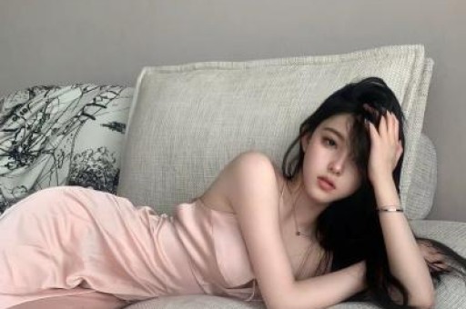 内娱清纯女星偷闯日本拍艳情片被网友当场撞破
